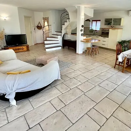 Casa Nicosandi * Μαλτσεζίνε